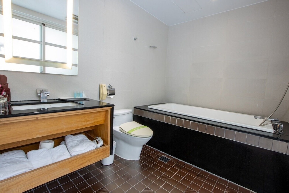 Kapok Hotel Resorts 37/46
