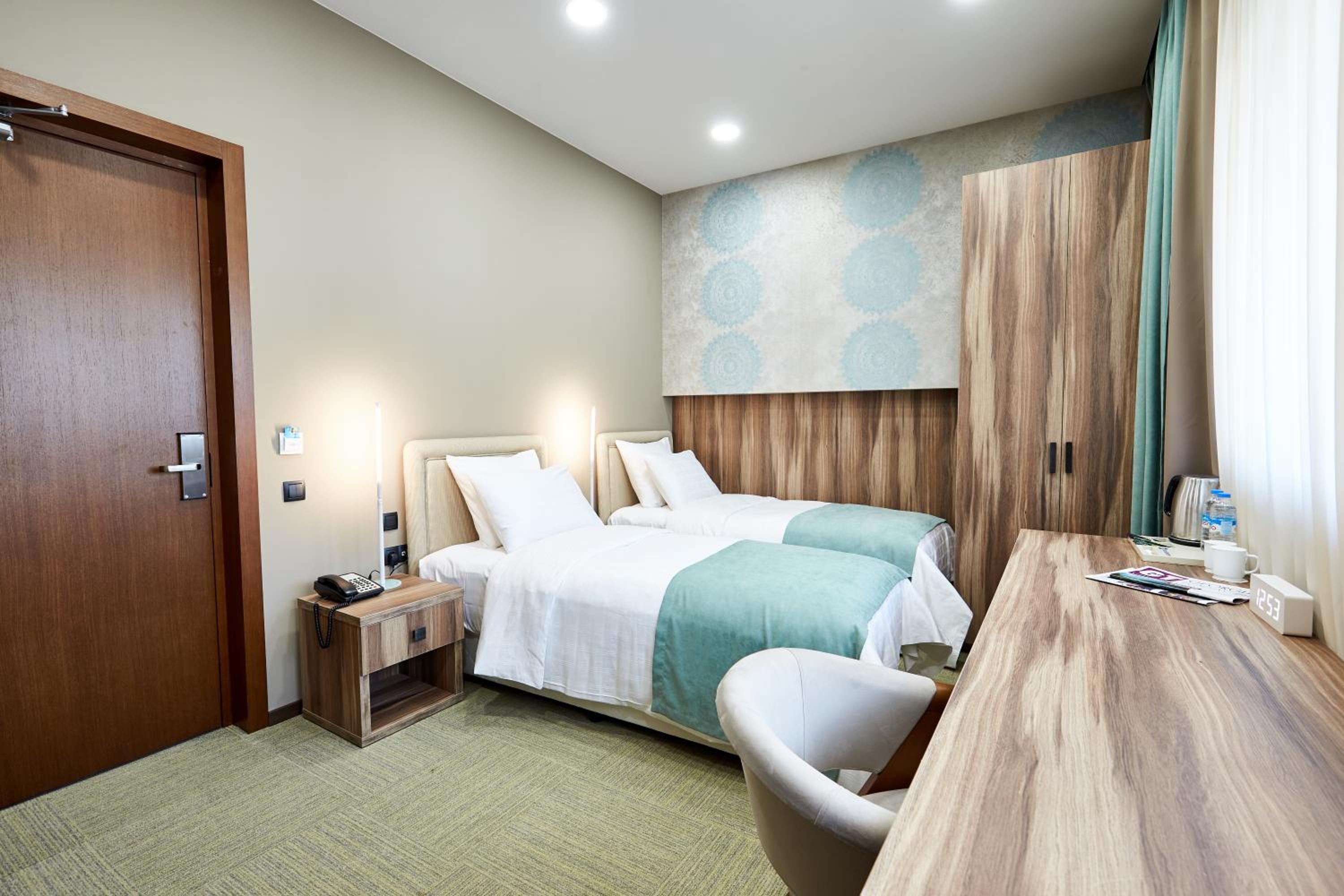 Twin Beds, Street View