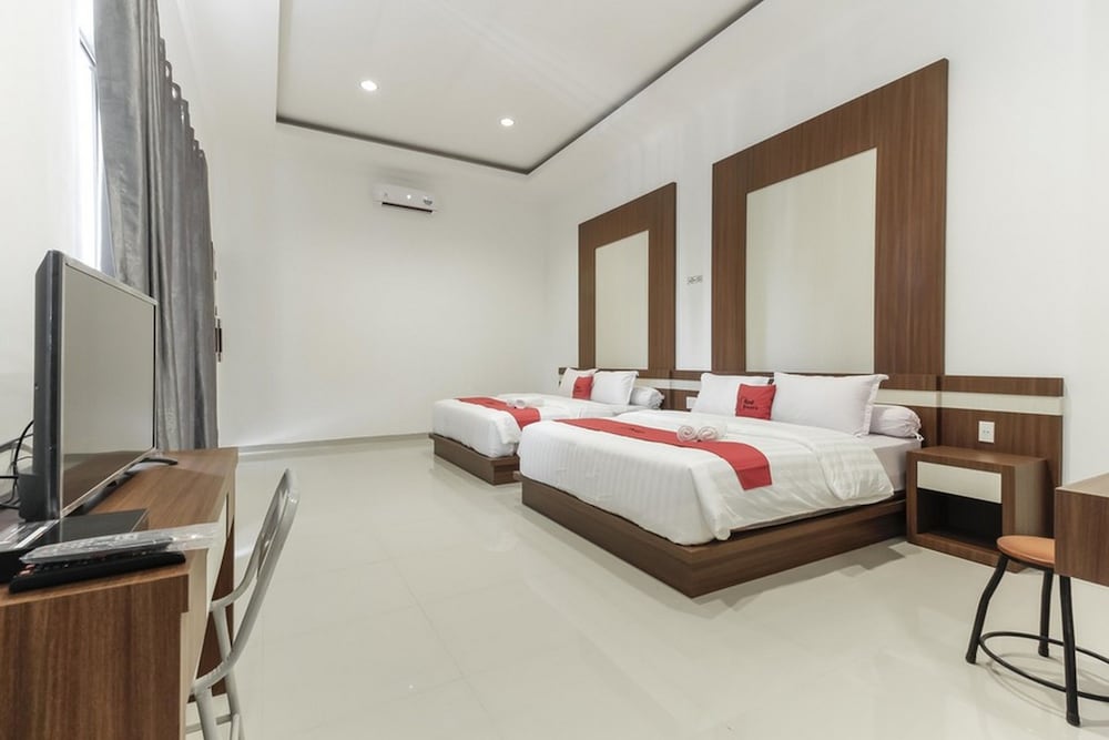 RedDoorz Premium @ Setiabudi Medan 6/22