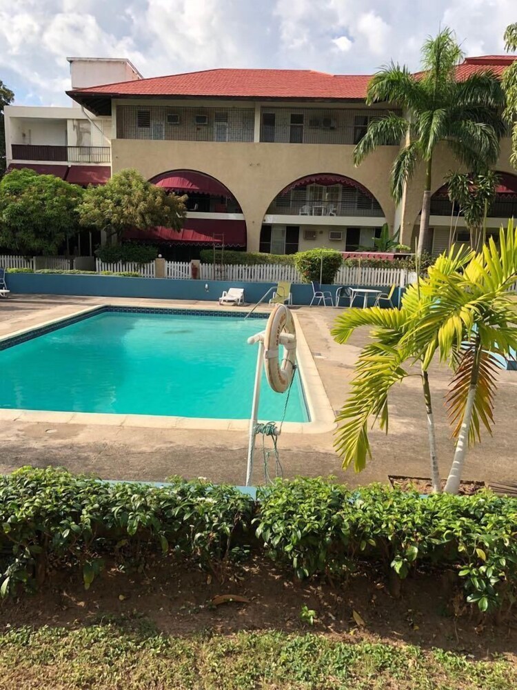 Kingston Luxury Condo Apartment 15/17