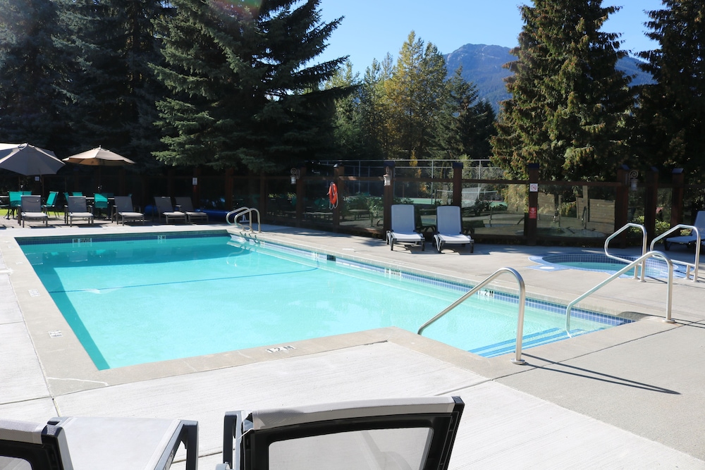 Tantalus Resort Lodge 32/55