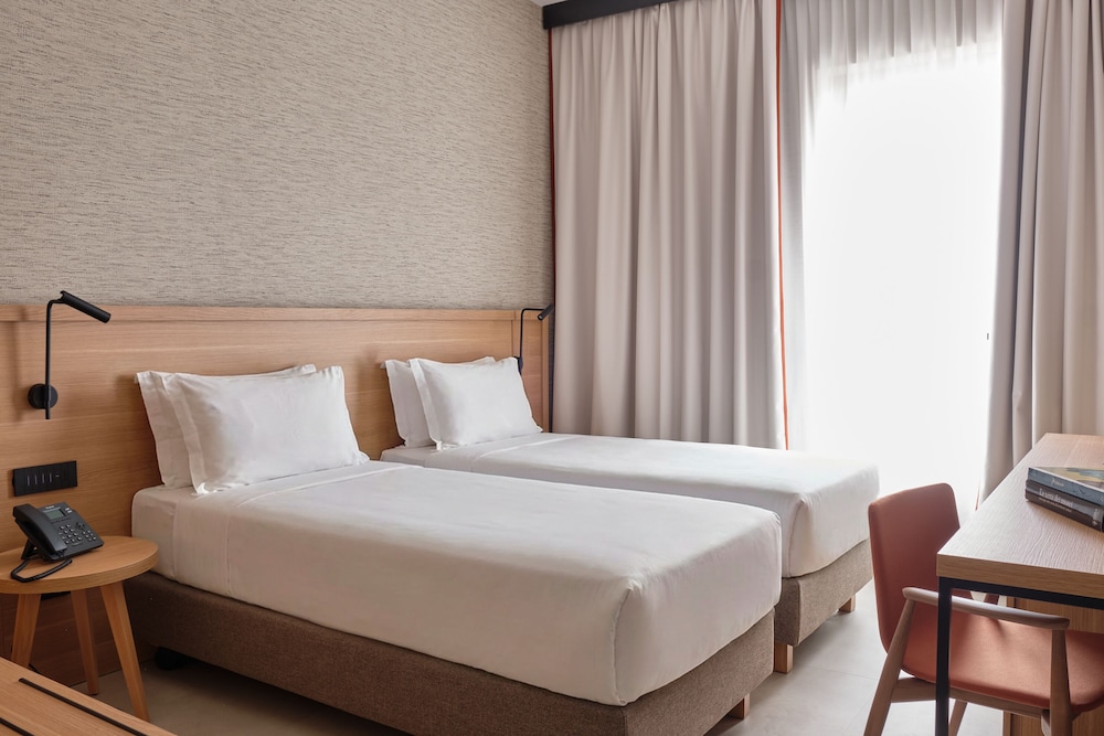 ROOM, TWIN BEDS