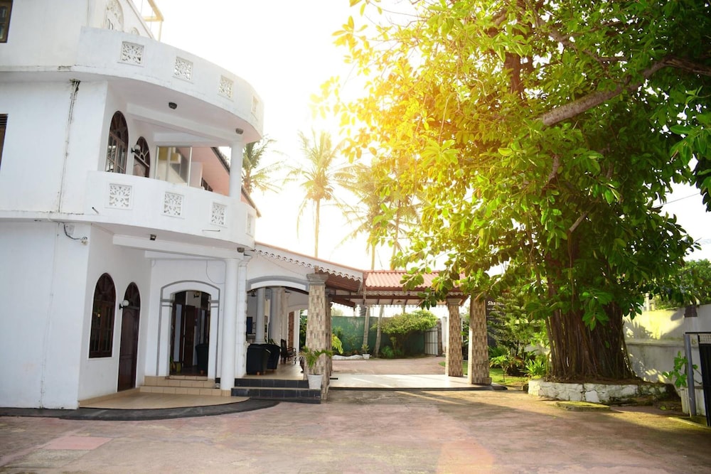 Shanthi Beach Resort 36/48