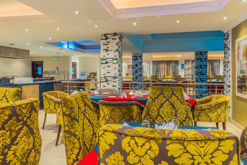 Protea Hotel By Marriott Lagos Kuramo Waters 68/71