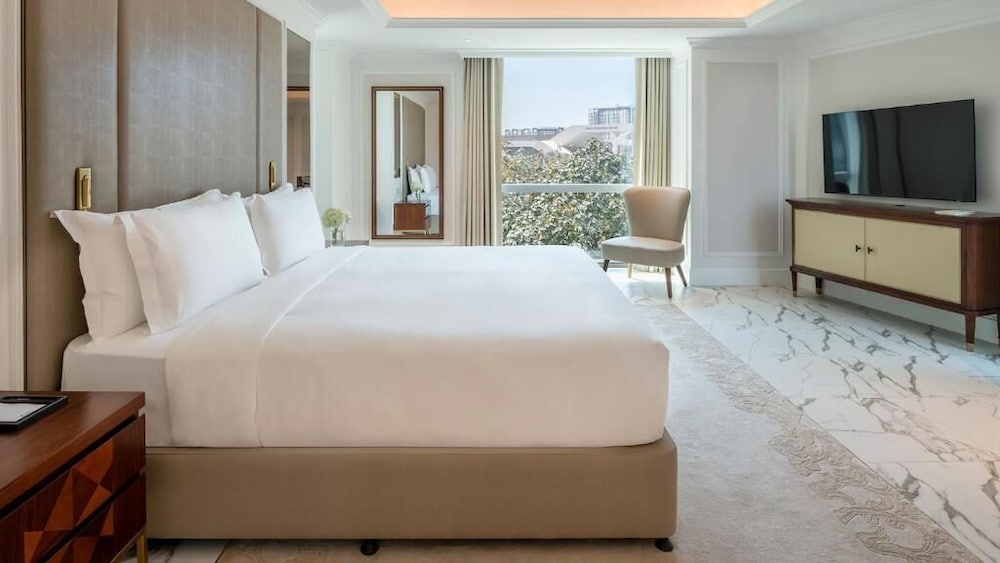 ROYAL, APARTMENT, KING BED, CITY VIEW