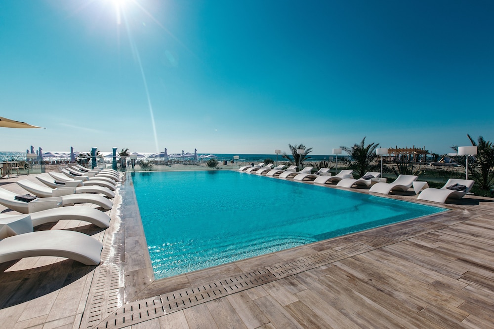 Hotel Opera Mamaia 62/70