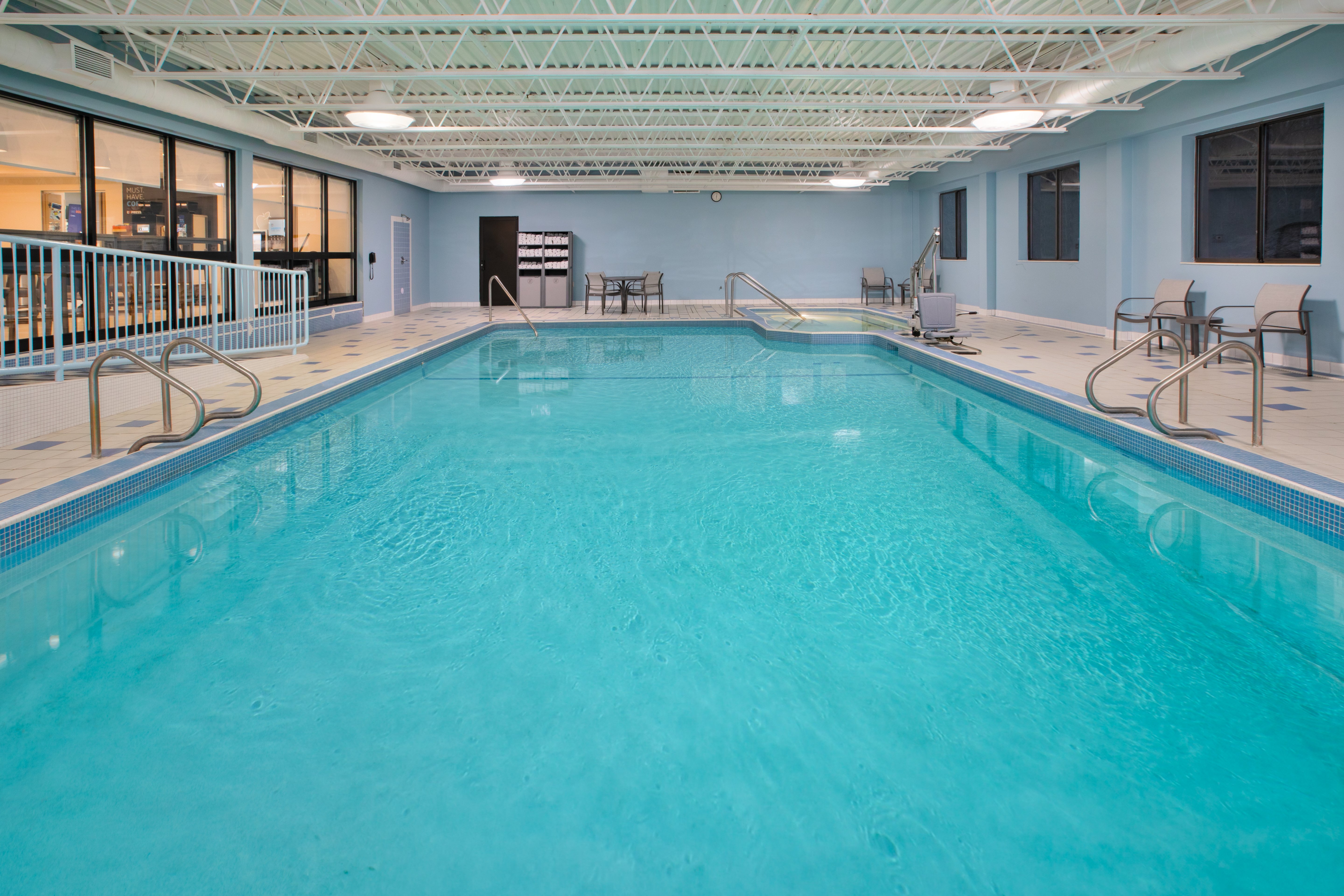 HOLIDAY INN EXPRESS SAULT STE MARIE 29/30