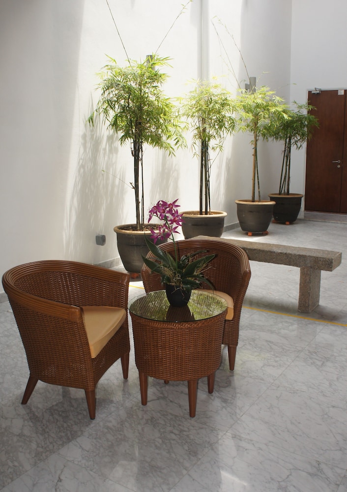 Heeren Straits Hotel 55/75