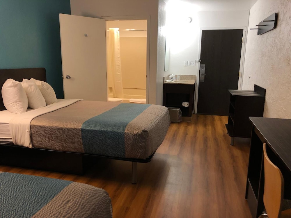 Days Inn by Wyndham La Crosse 26/59