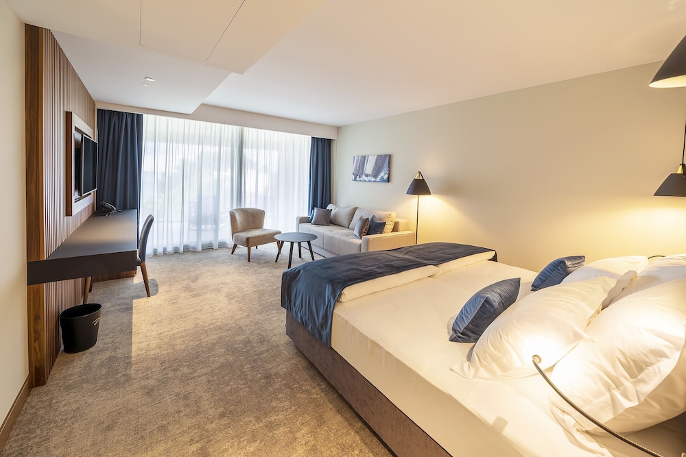 Riva Luxury Hotel 10/69