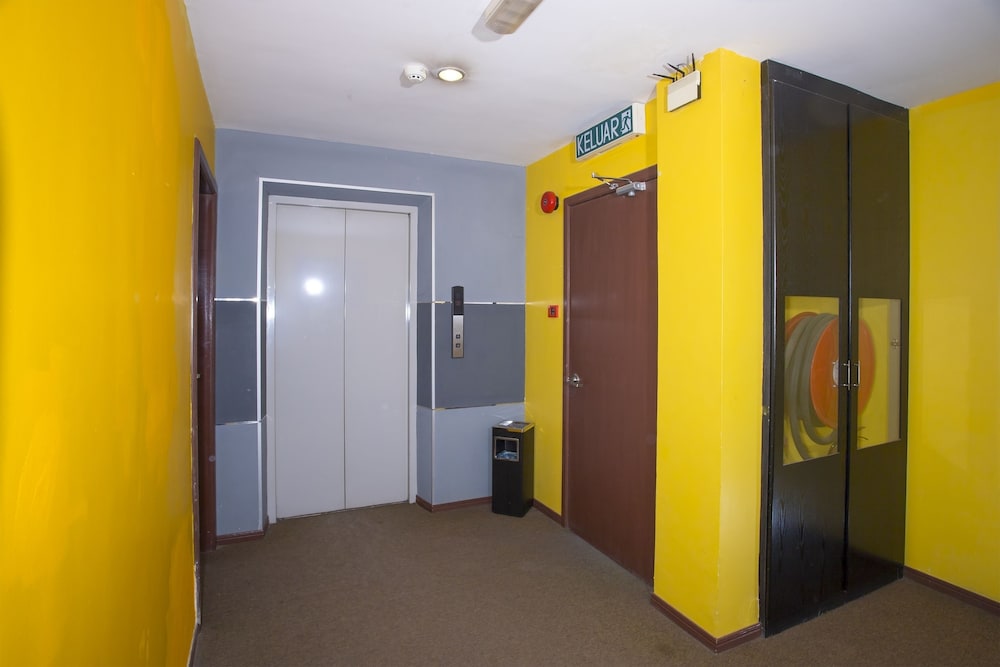 OYO 44037 King Park Hotel 26/30