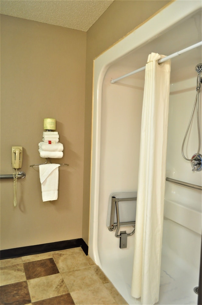 Super 8 by Wyndham Clearfield 16/38