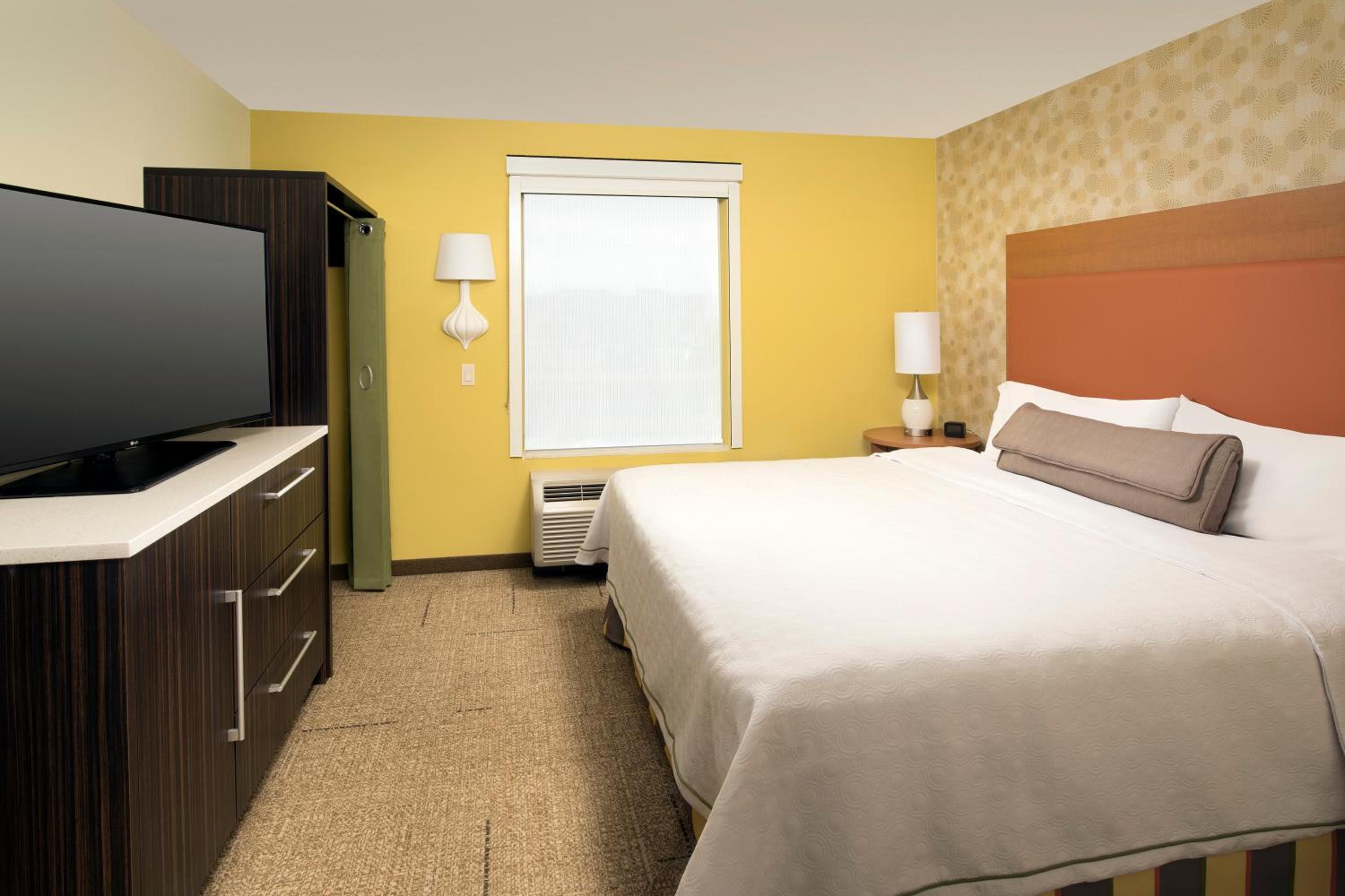 1 BEDROOM, SUITE, KING BED