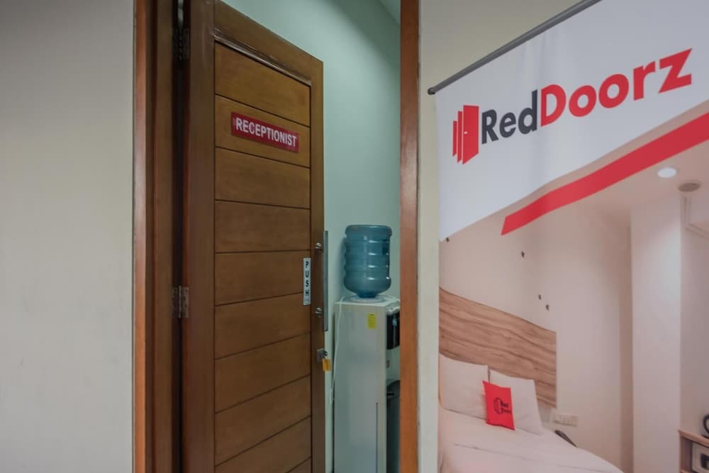 Reddoorz Plus Near Semanggi 3/30