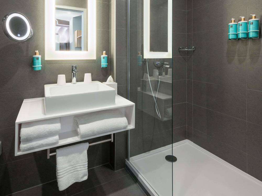 NOVOTEL BELLEVILLE PARIS 20 69/69
