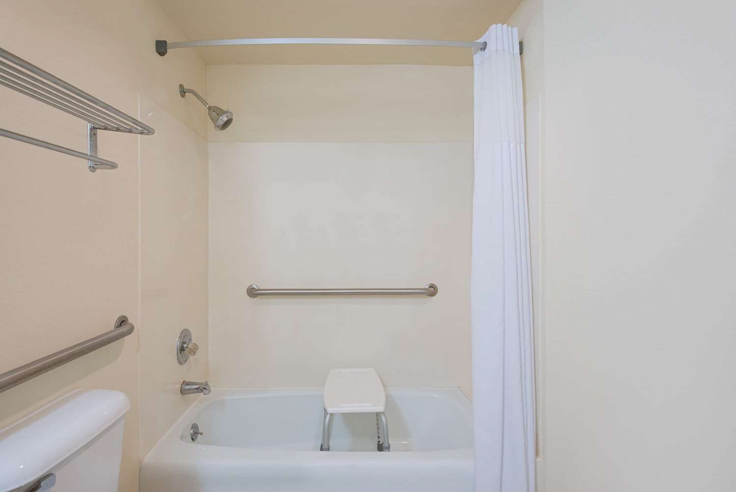 Studio6 Suites Fremont, OH 22/22