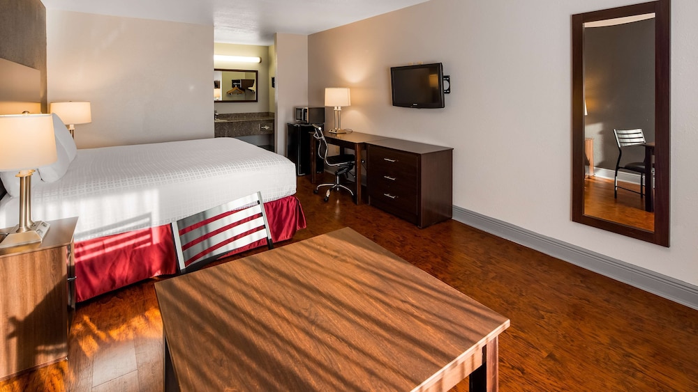 Room at SureStay Plus Hotel by Best Western Hammond, HAMMOND - LA