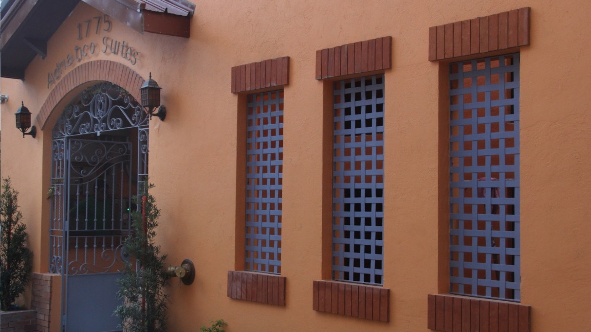 1775 Adriatico Suites 1/17