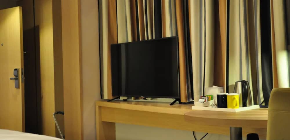 Holiday Inn Express Shanghai Zhenping 53/69