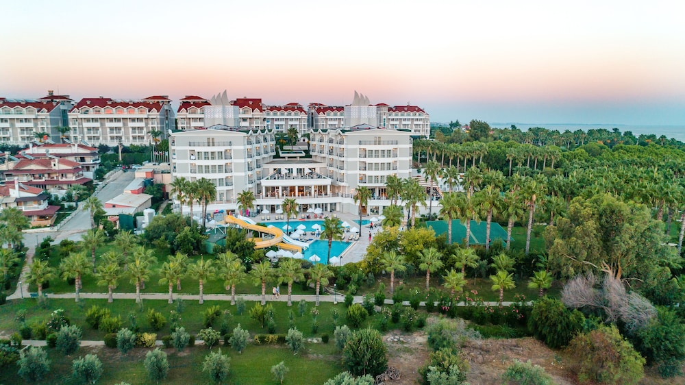 Royal Atlantis Beach 7/48
