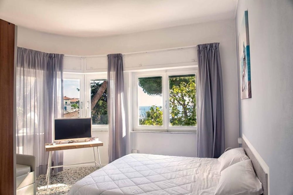 CLASSIC, QUADRUPLE, OCEAN VIEW
