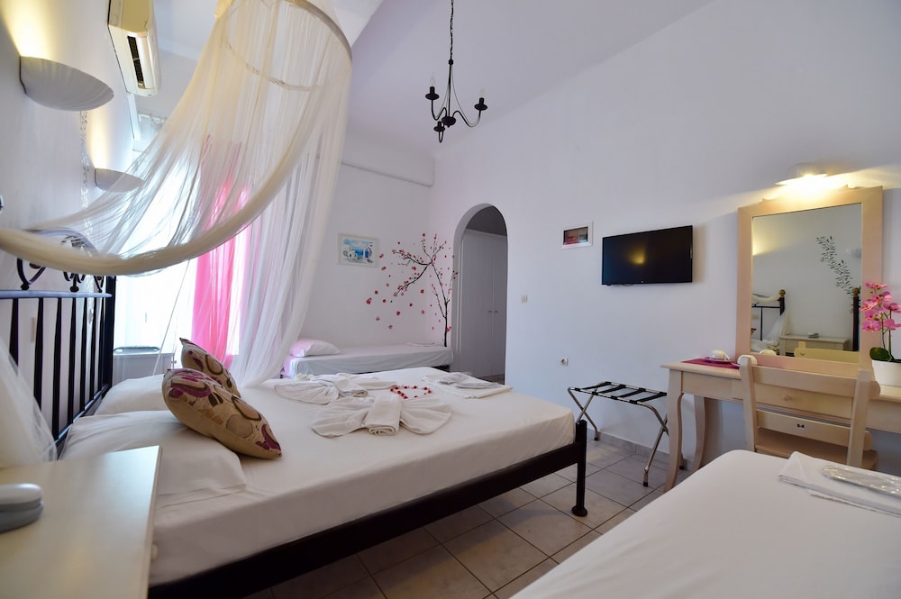 Afrodite Hotel 67/80