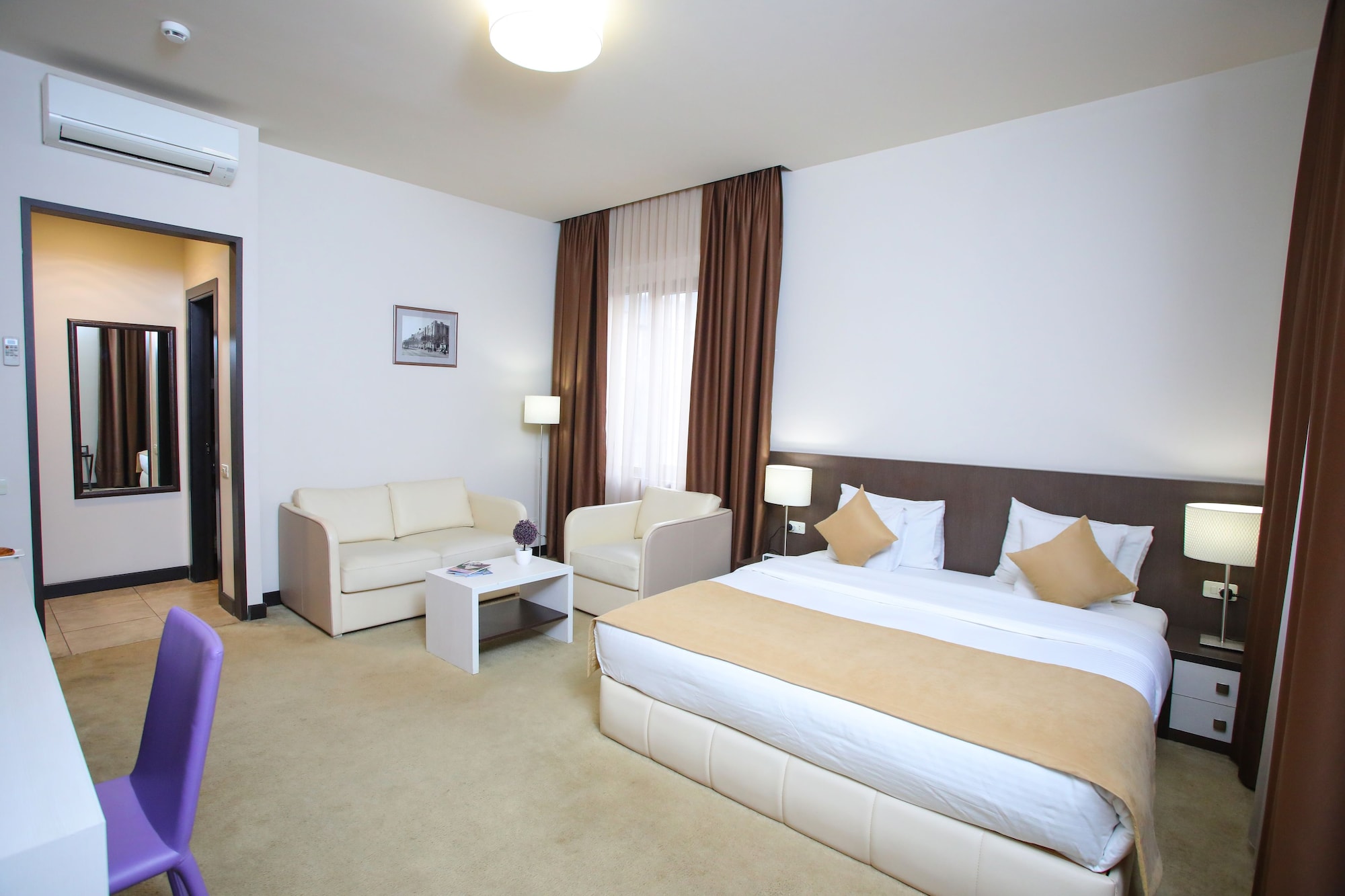 DELUXE, DOUBLE OR TWIN BED