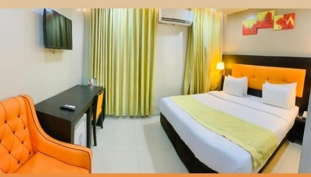 Oakspring Hotel &amp; Luxury Suites 27/50