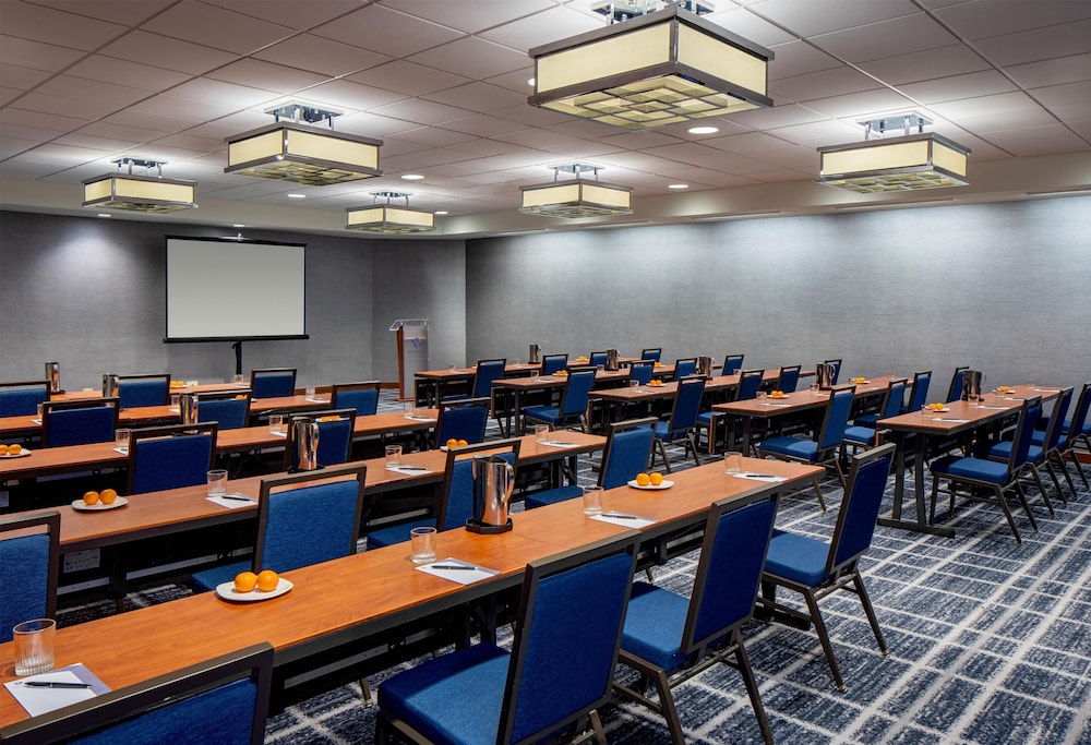Hyatt Regency Crystal City 65/70