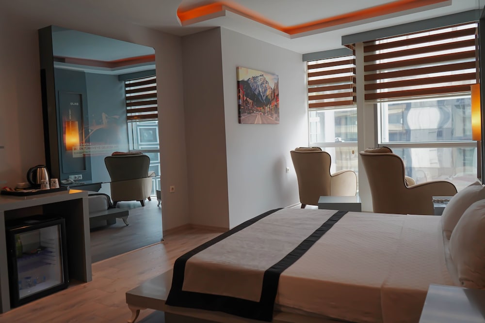 PASAPORT PIER HOTEL 25/79