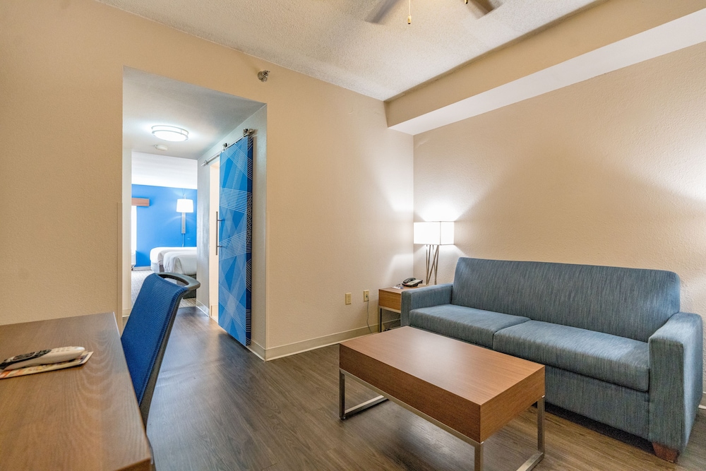 Holiday Inn Express & Suites Nashville - Brentwood I-65 29/40