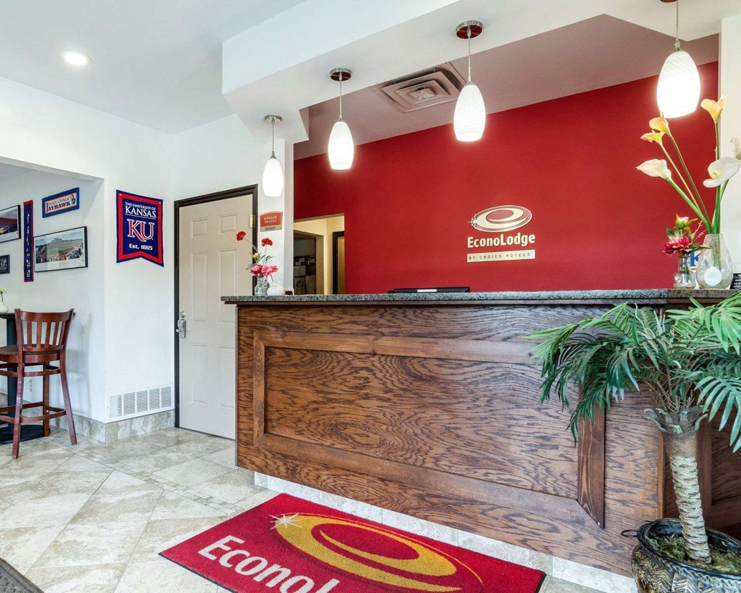 Econo Lodge University 6/16