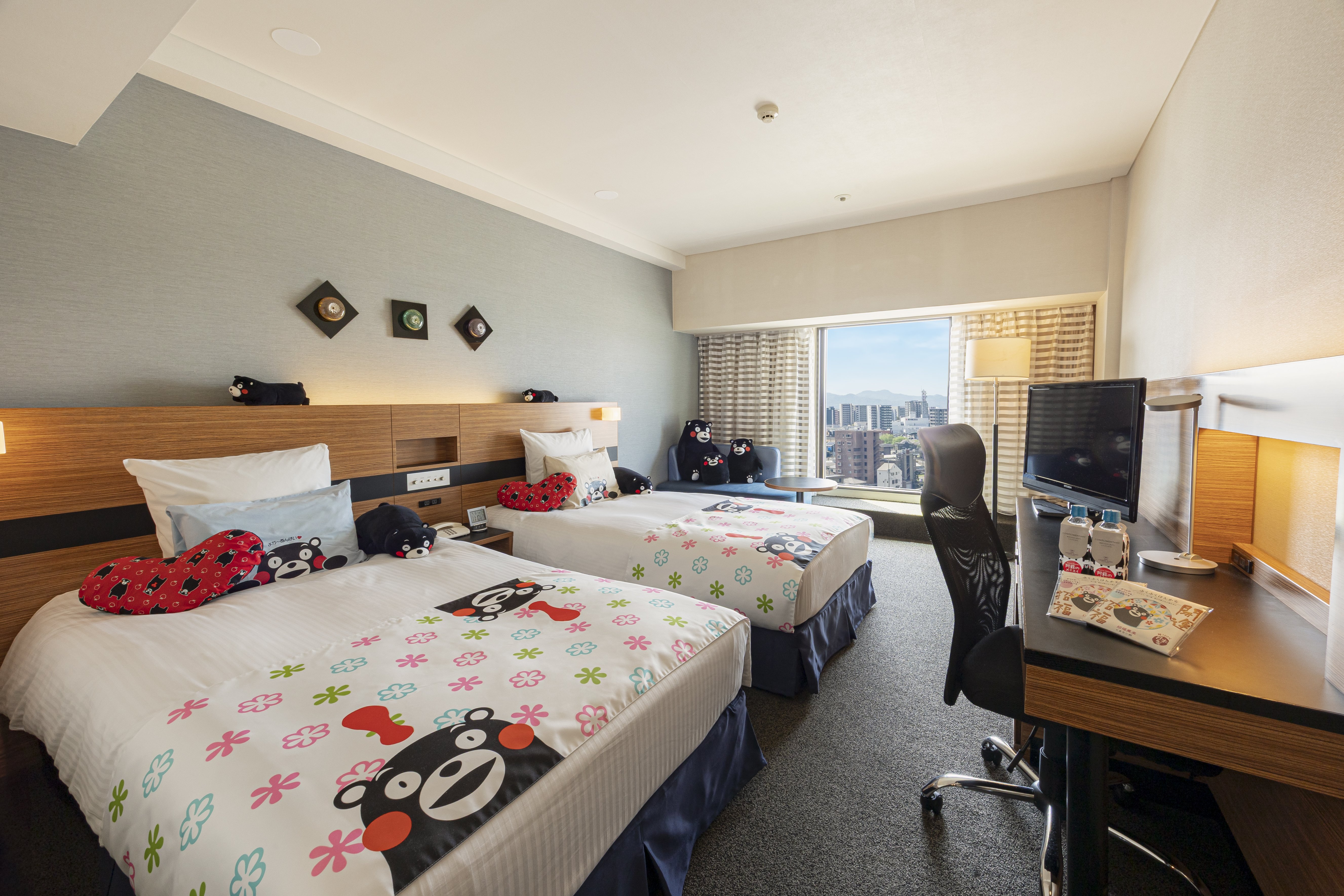 Theme, Twin Beds
