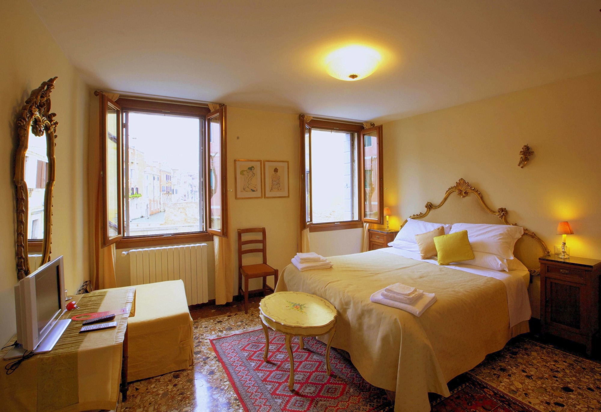SUPERIOR, DOUBLE BED