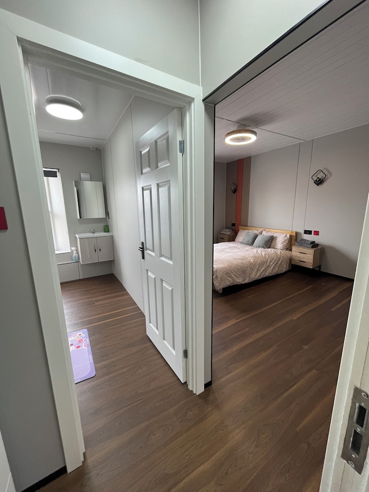 OYO Welsh Holiday Accommodation - Modern Stay 19/32