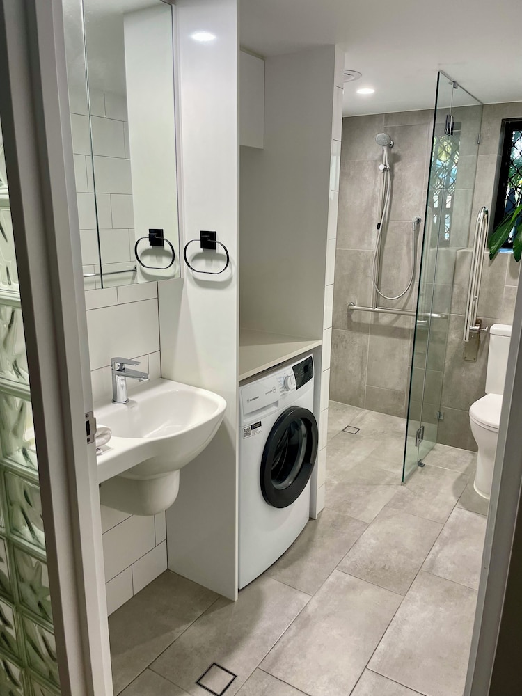 Burleigh Palms Holiday Apartments 74/75