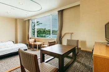 ROOM, BATHTUB, ACCESSIBLE