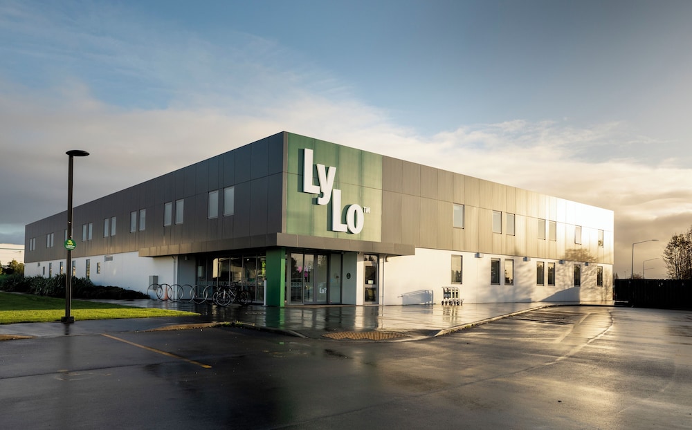 LyLo Christchurch Airport 61/65