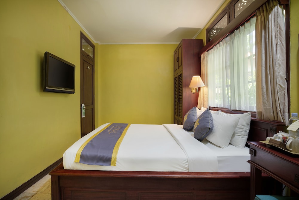 DELUXE, QUEEN BED