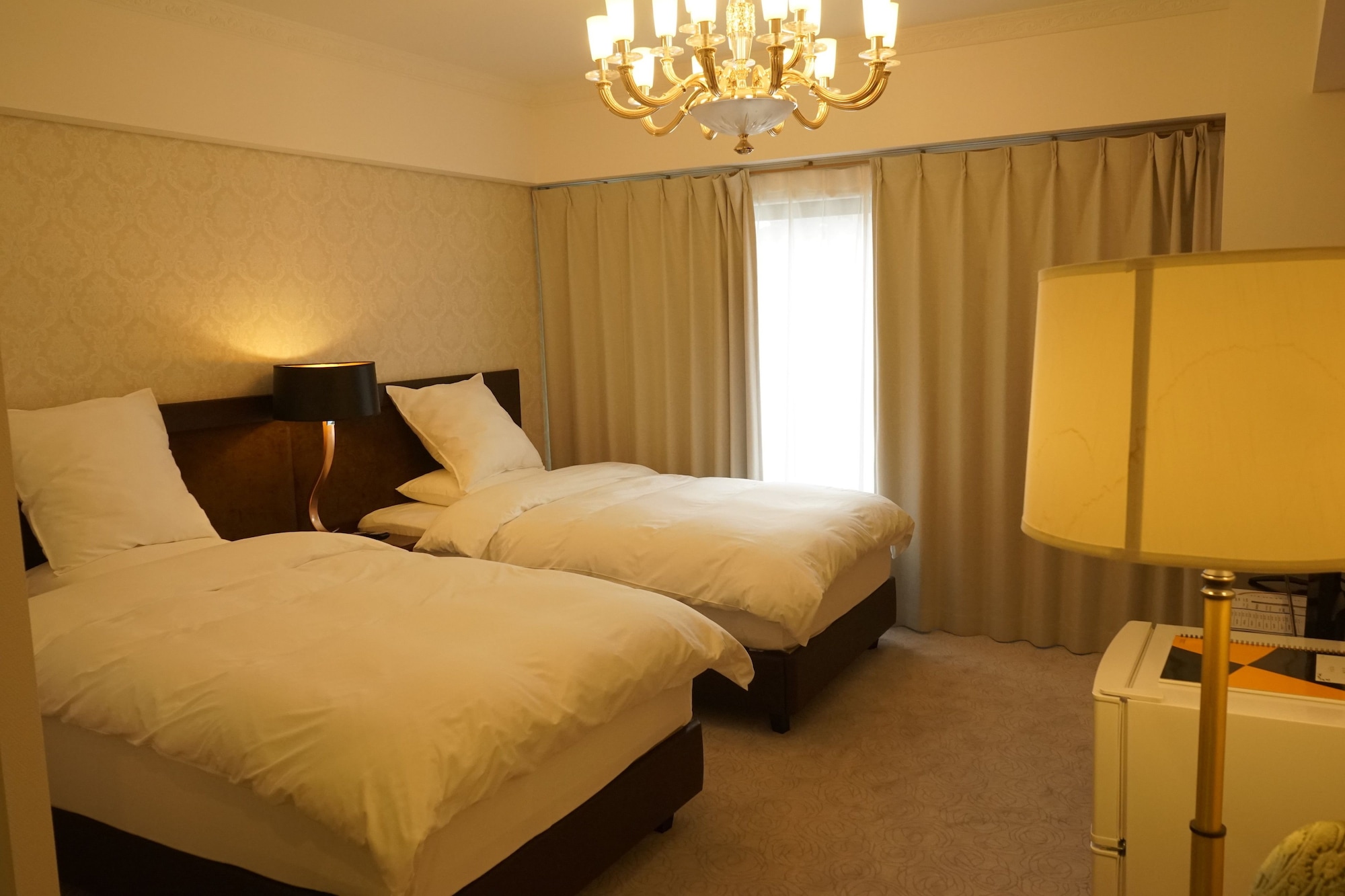 DELUXE, TWIN BEDS