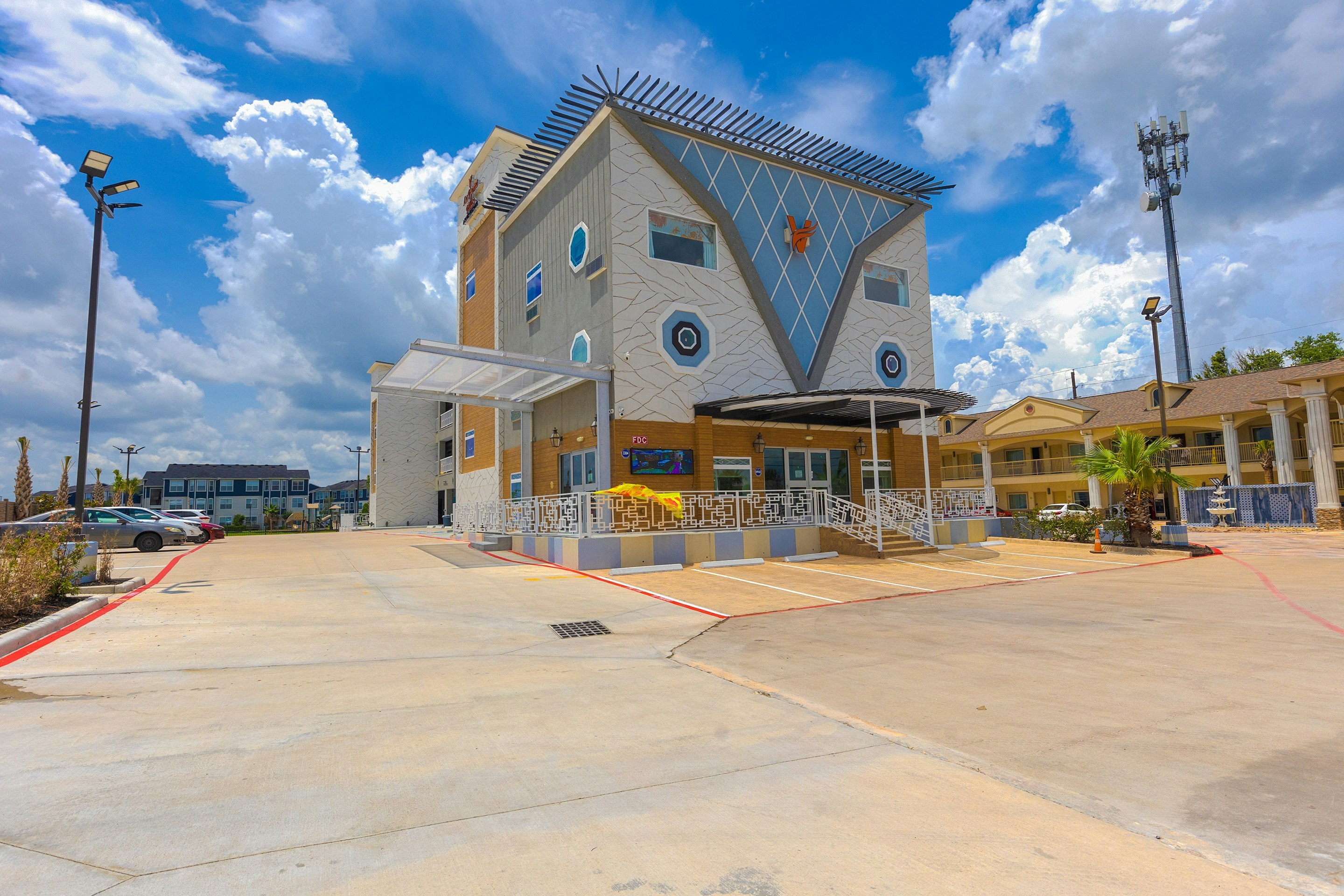 La Vyoma Villas, Westpark Hwy 6 1/3