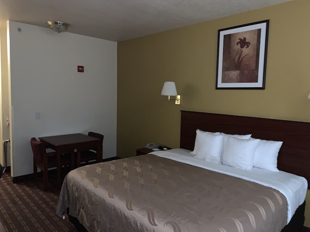 Holiday Inn Express Wichita North - Park City 19/38