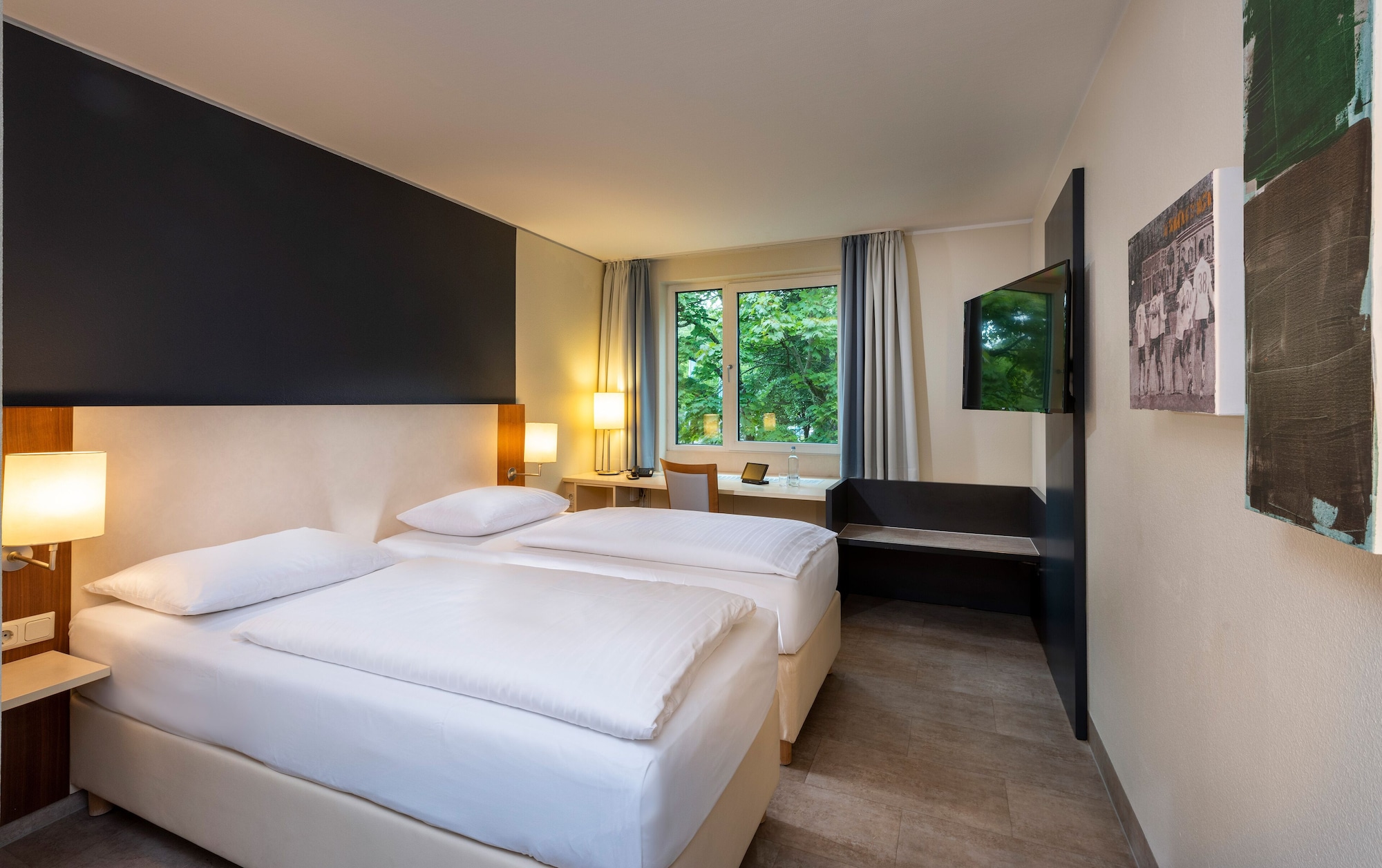 ESSENTIAL, QUEEN BED