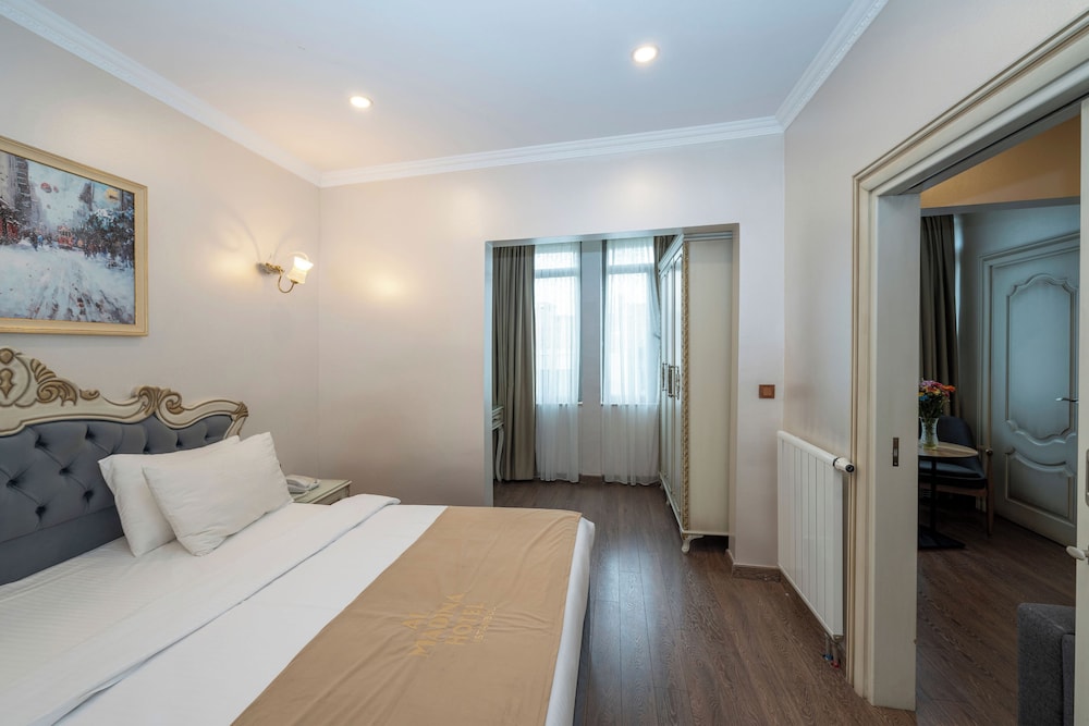 CZN Burak Hotel 13/74