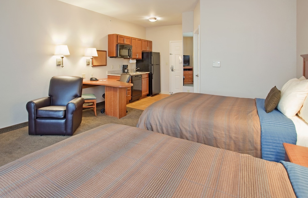 Candlewood Suites Kansas City Northeast 10/73
