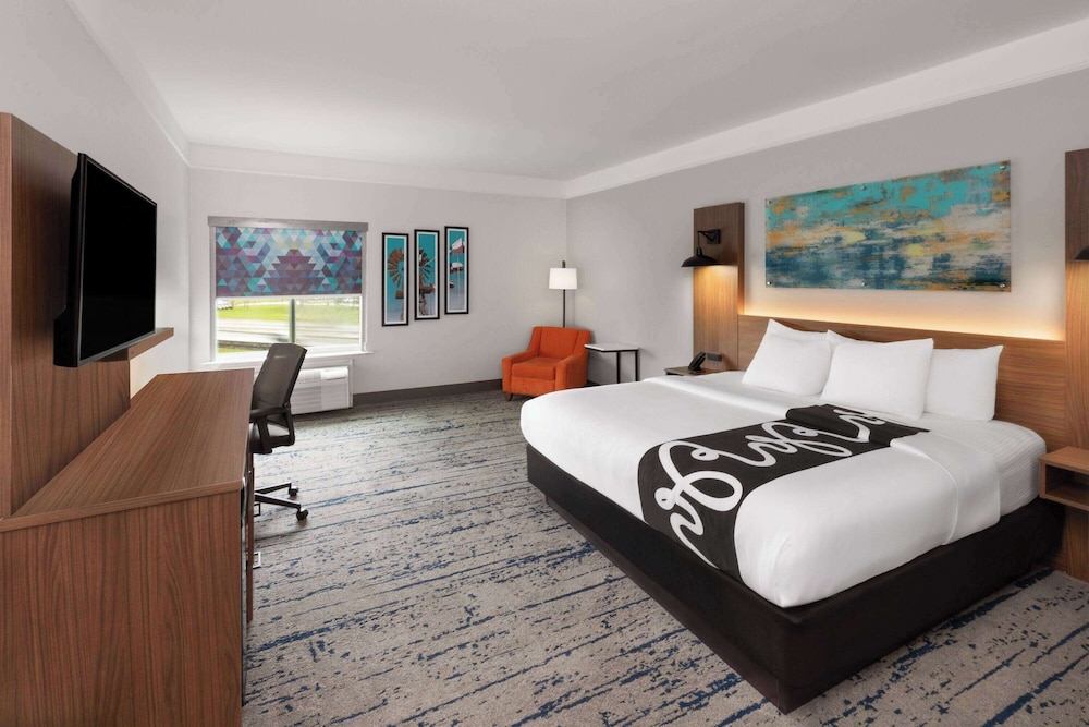 La Quinta Inn & Suites by Wyndham Angleton 18/50