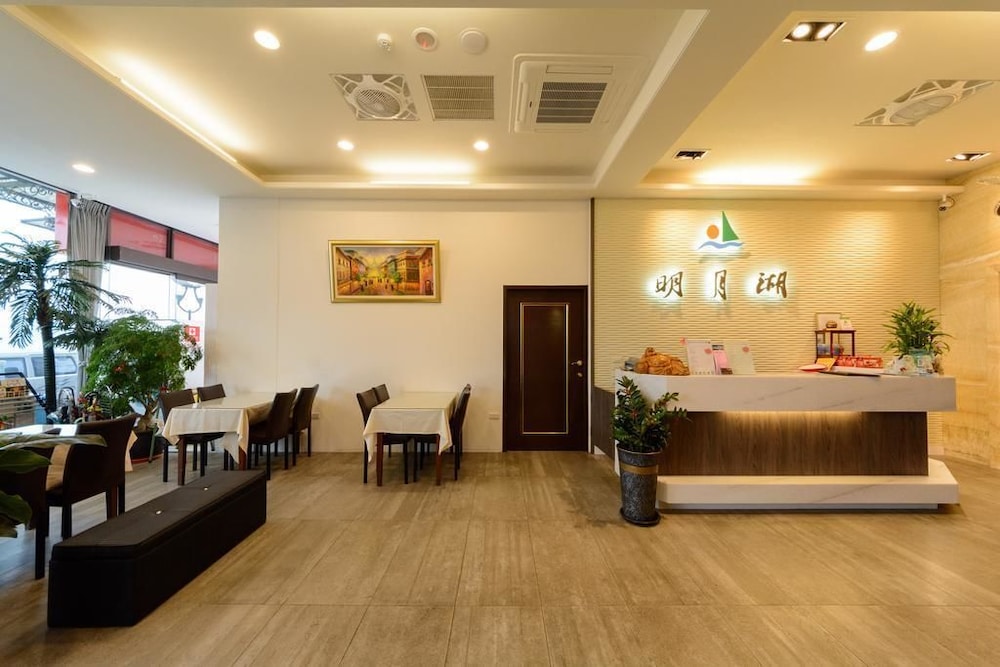 Ming Yue Hu Hotel 17/24