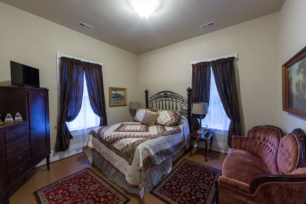 Grand Victorian Inn 27/32
