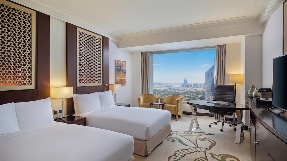 2 BEDROOMS, SUITE