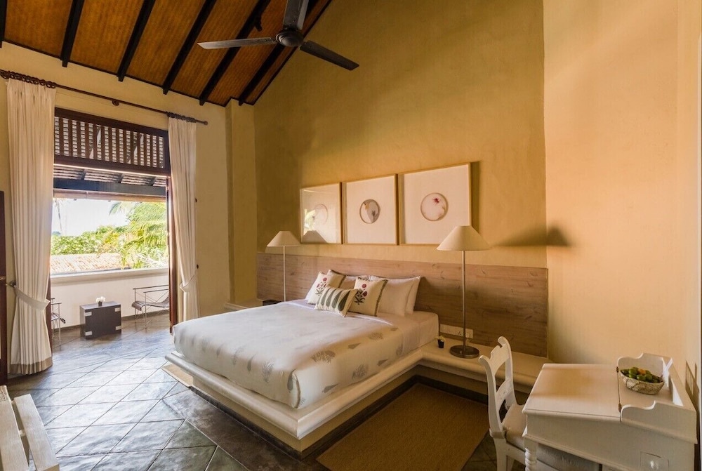 ELEVATED, SUPERIOR, KING BED, BALCONY